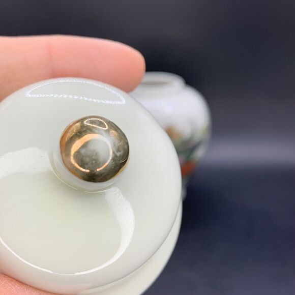 Vintage Japanese Ginger Jar with lid Gold trim Peacocks Flowers Berries Asian - Picture 9 of 10